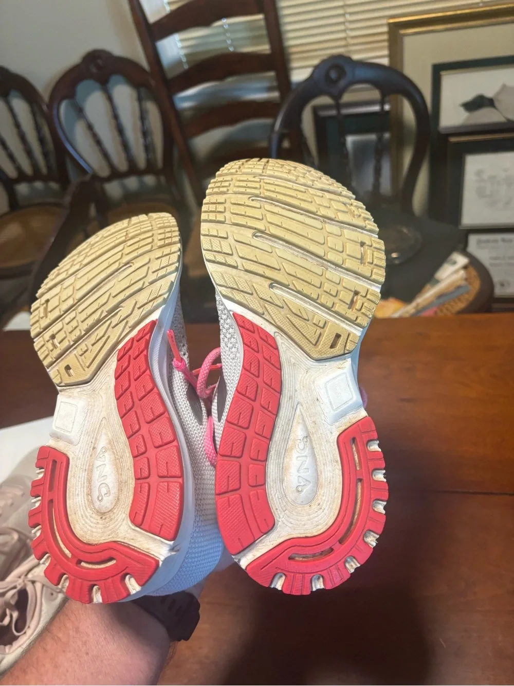 Brooks revel women